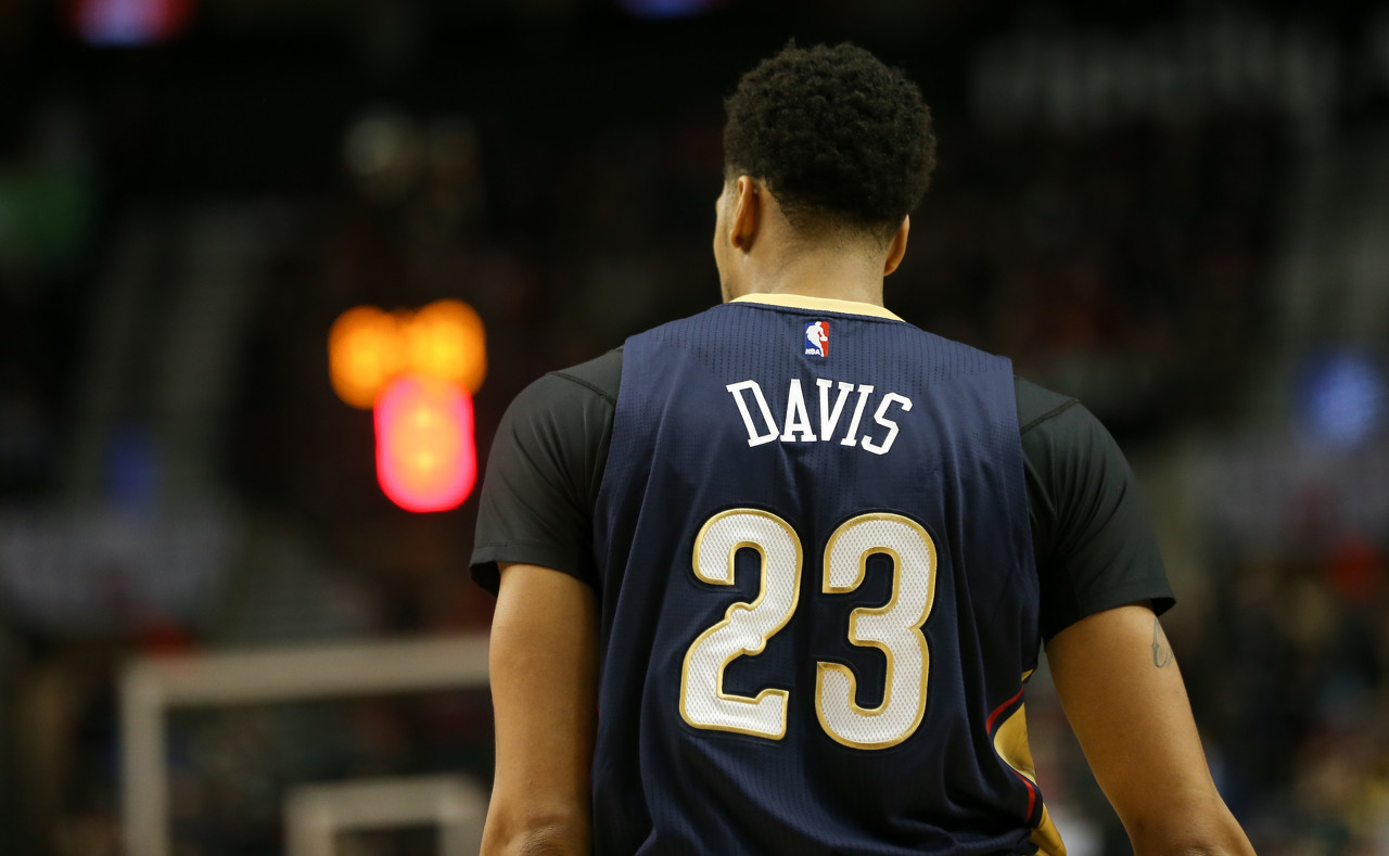 移动体育平台-23号球衣给了双向球员！美媒提问：鹈鹕应退役浓眉的23号球衣吗？