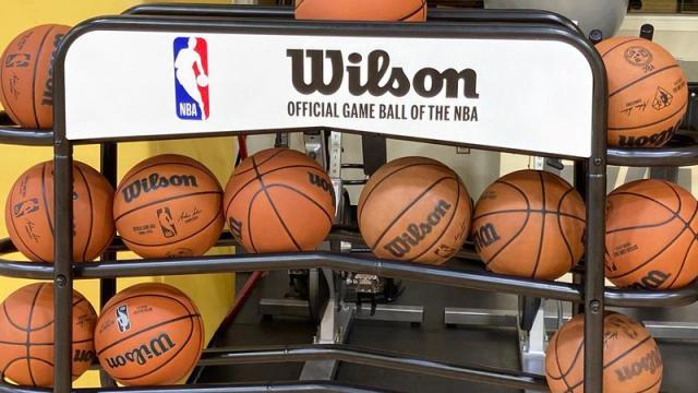 移动体育平台-NBA换球感觉如何？邓罗：新球更黏 我还没完全适应